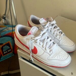 Nike Dunks picante red low